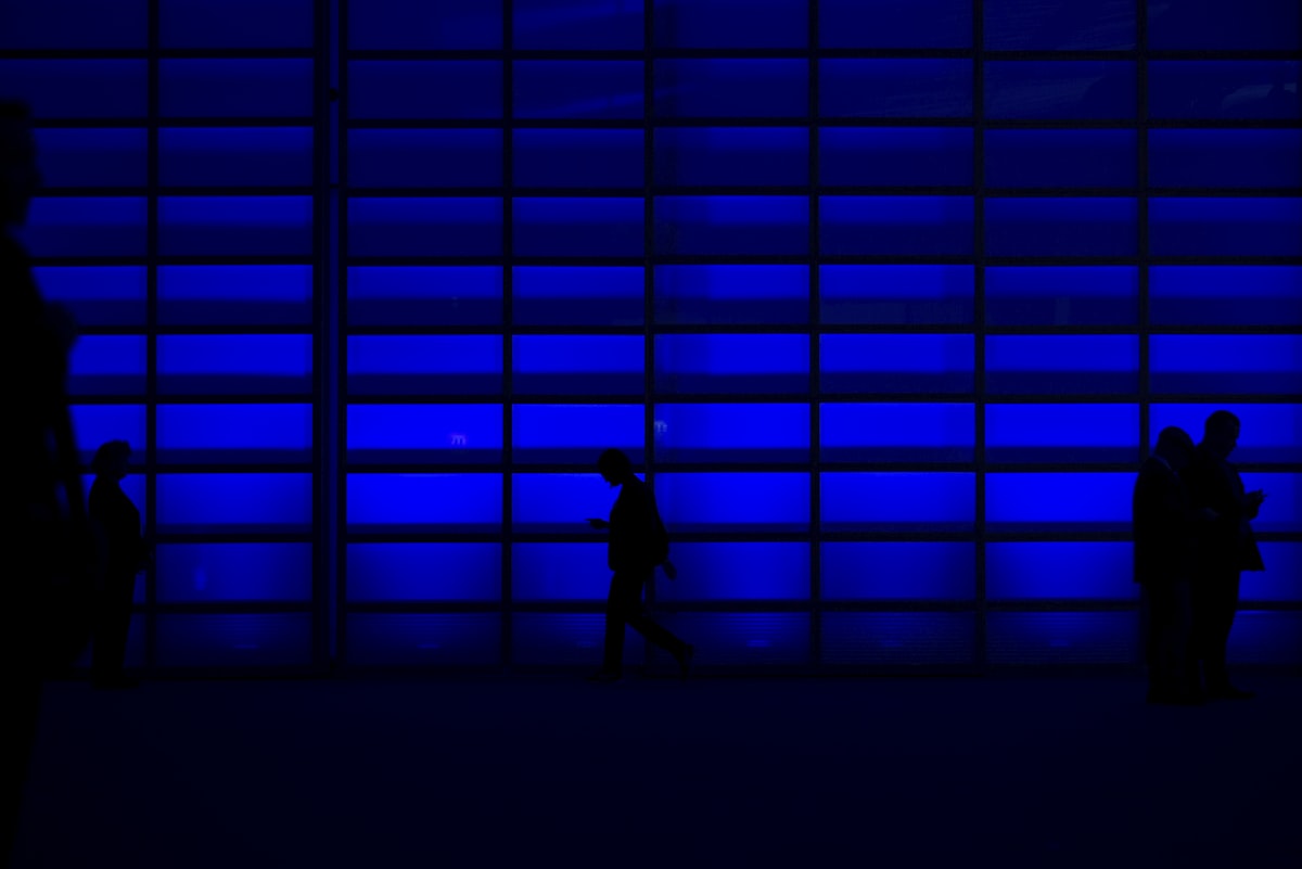 Spanish conversation practice with people talking and learning together | Audaz Revista