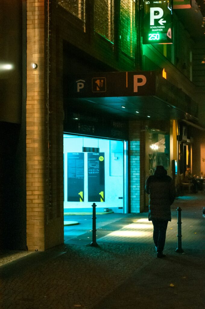 Movie night setup for learning Spanish with Netflix films - popcorn and streaming | Audaz Revista