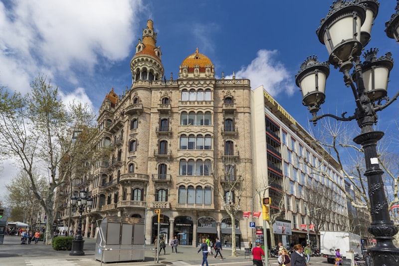 Beautiful Spanish architecture representing Spain cinema culture | Audaz Revista