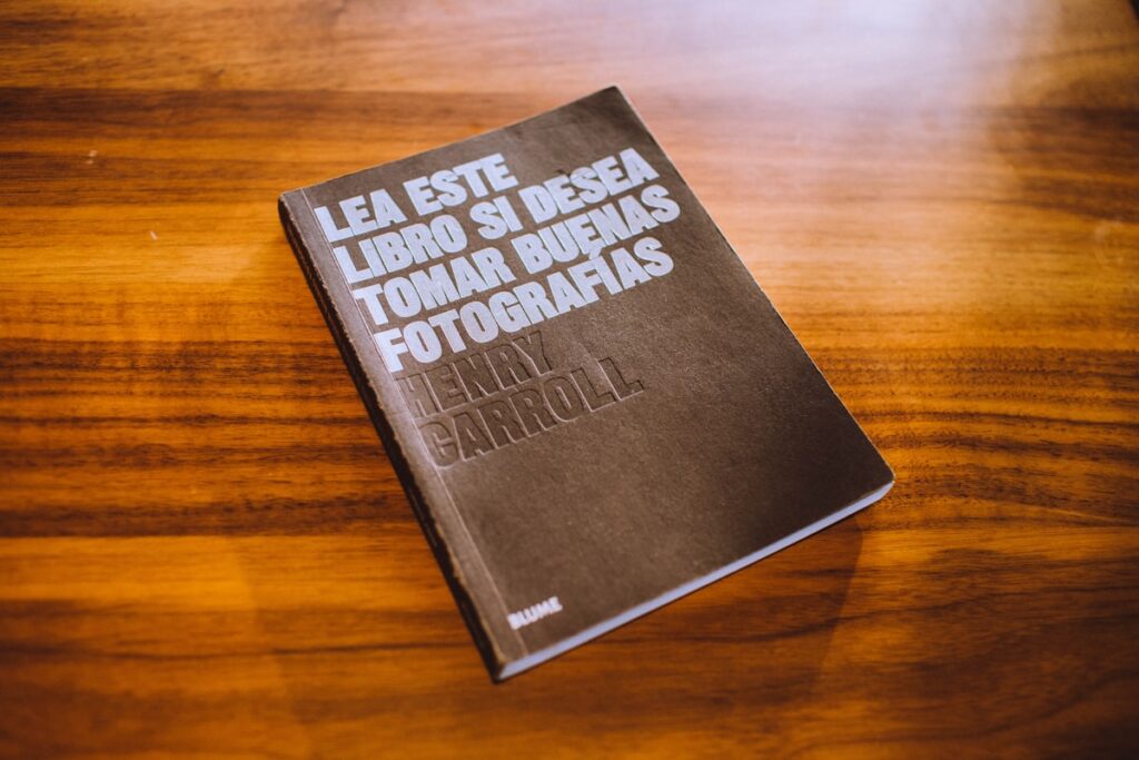 Spanish grammar book showing subjunctive mood text - Audaz Revista