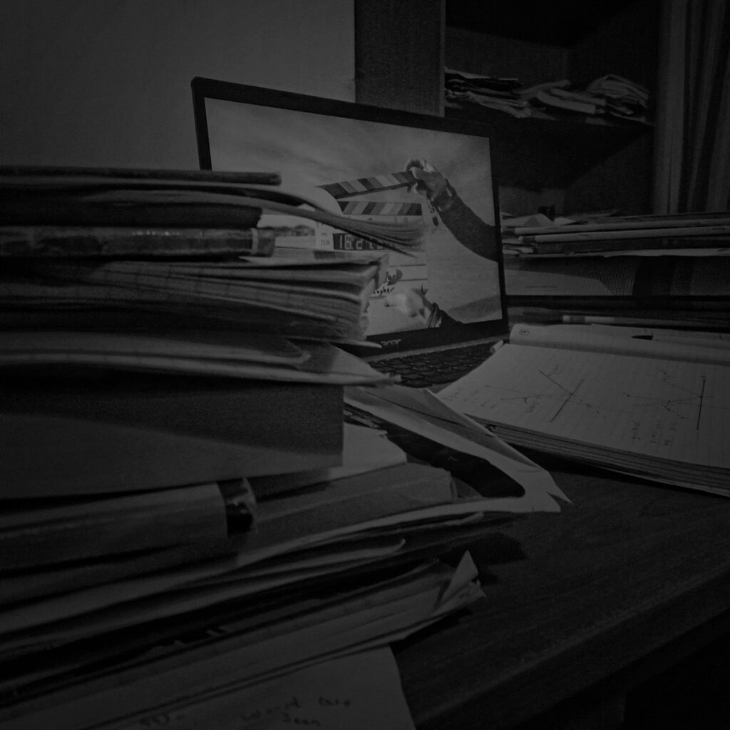 Laptop and books on desk showing modern vs traditional Spanish learning methods | Audaz Revista